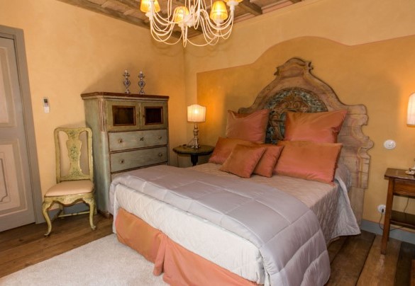 Double bedroom with direct access to the garden – Borgo Paradiso