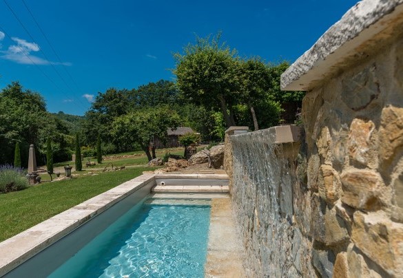 The pool is open from the last Saturday in April until the first Saturday of October– Borgo Paradiso