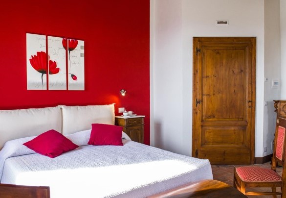 Double bedroom n.1 with en-suite bathroom on the first floor – Bossoncina 8+1