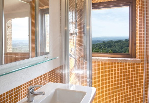 Bathroom with shower n.3, en-suite to the bedroom n.3 – Bossoncina 8+1