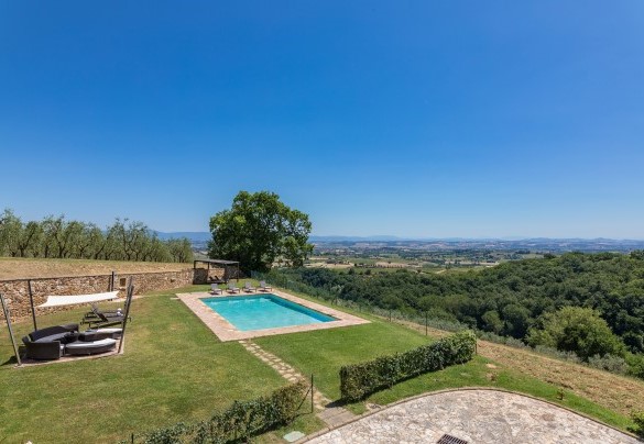 The garden overlooking the fascinating scenario of the Chiana valley - Bossoncina