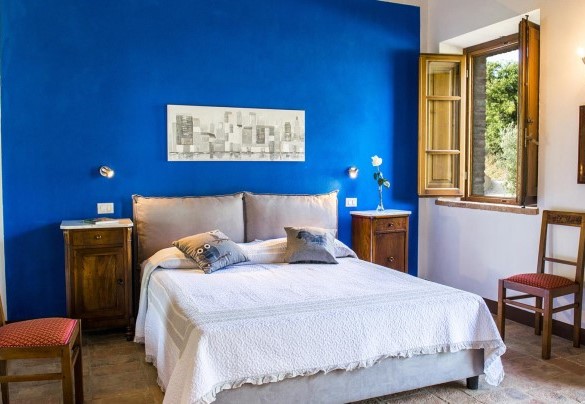 Double bedroom n.4 with en-suite bathroom on the first floor – Bossoncina 8+1