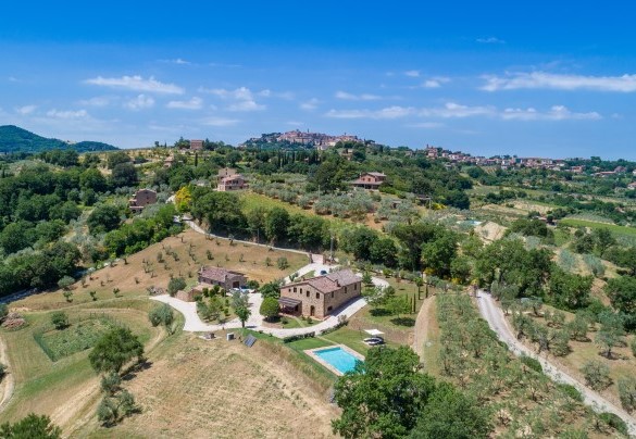 The property and Montepulciano in the background - Bossoncina
