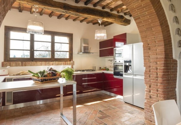 The modern and well-equipped kitchen with peninsula – Bossoncina 8+1
