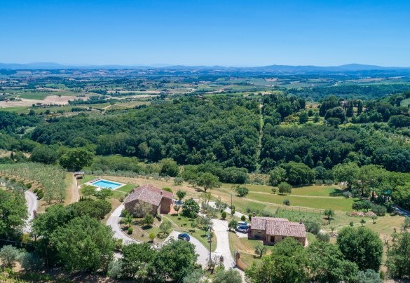 The property and the Tuscan hills - Bossoncina