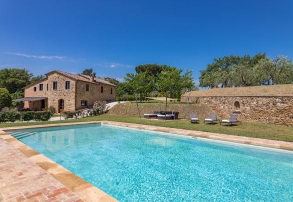 The stone border pool with the bottom in travertine - Bossoncina