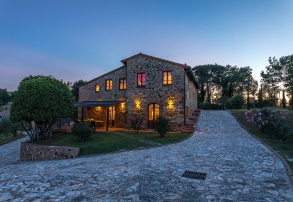 The farmhouse in the glow of the sunset – Bossoncina