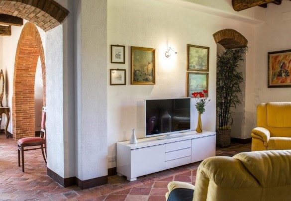 The living room is communicating with the others living areas – Bossoncina 8+1