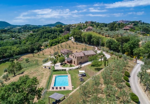 The property and Montepulciano in the background - Bossoncina