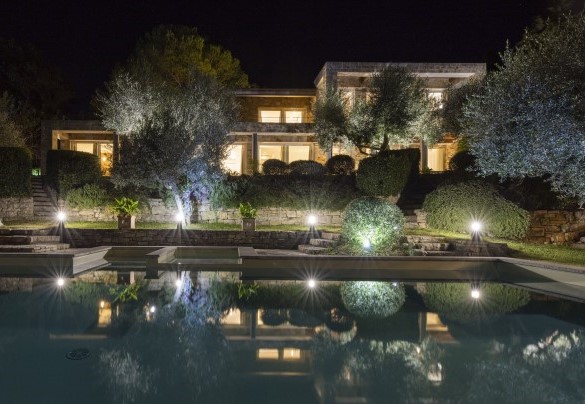 La proprietà in notturna - Brightline Villa