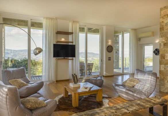 Il living open space al primo piano - Brightline Villa
