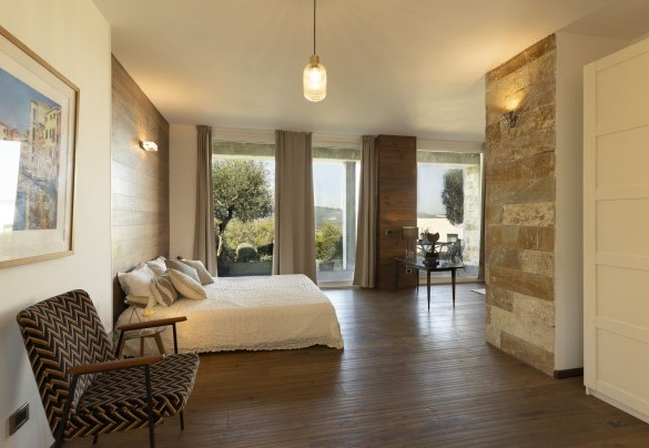 La camera matrimoniale (letto largo 180 cm) n.3 al piano terra - Brightline Villa