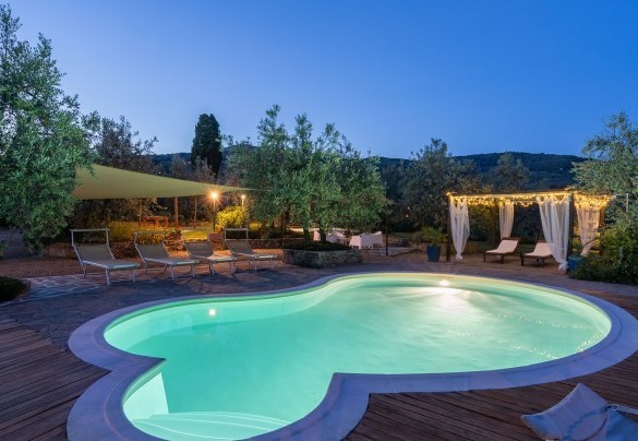 La piscina all’imbrunire – Buca delle fate