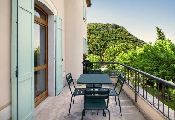 Terrazzino dello studio con sedie e tavolino - Ca Cantoni