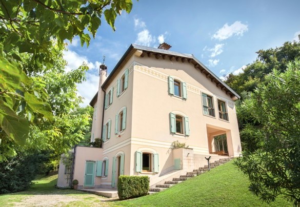Vista frontale della Villa - Ca Cantoni