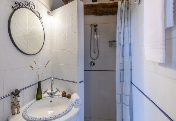 Bagno con doccia n. 2 (piano terra, unità 2) – Ca Lucciola