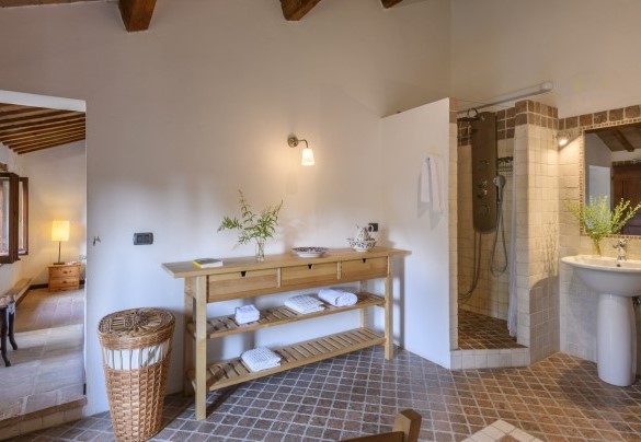 Bagno con vasca e doccia n. 5 (primo piano, unità 2)  – Ca Lucciola