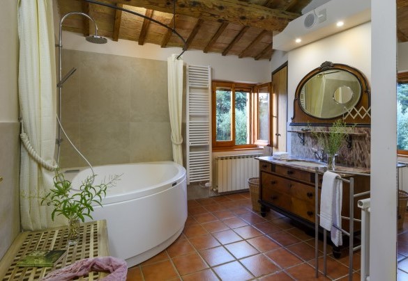 Bagno con vasca n. 4 (primo piano, unità 1) – Ca Lucciola