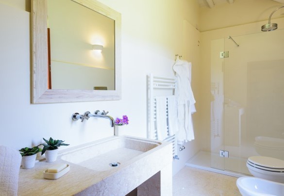 Bathroom with shower on the first floor – Ca Maggiore 