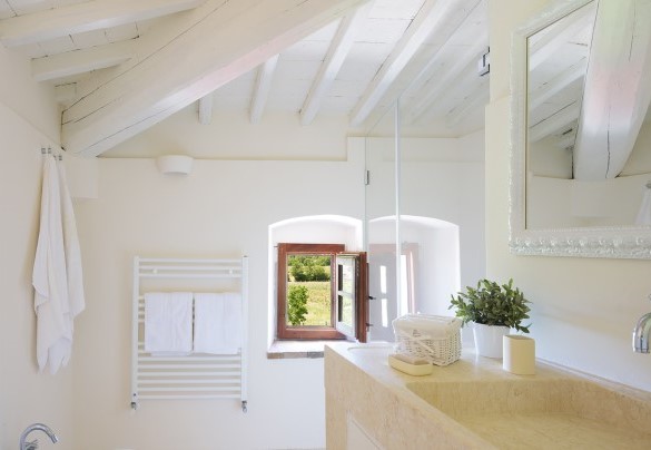 En-suite bathroom with shower on the first floor – Ca Maggiore
