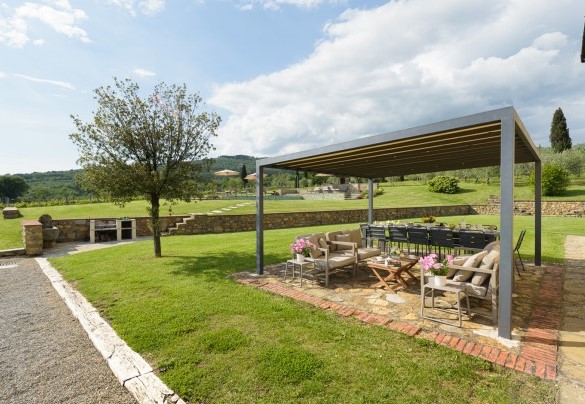 Alfresco outdoor dining shady area and the barbecue area – Ca Maggiore