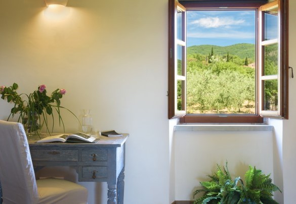 In the beautiful and spacious rooms coexist elements of traditional architecture – Ca Maggiore