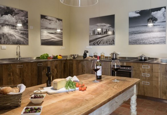 The big kitchen with direct access to the outside, leads to the laundry room, utility room/pantry and a bathroom with shower – Ca Maggiore