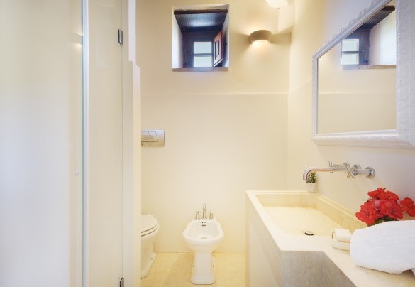 En-suite bathroom on the first floor  – Ca Maggiore