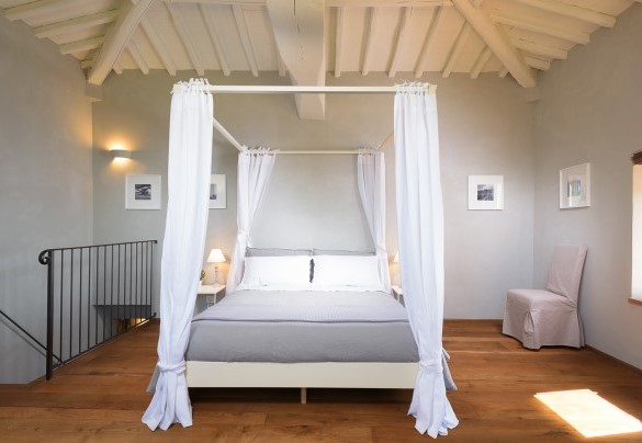 Double bedroom in the turret reachable through a steep wooden staircase in the turret – Ca Maggiore