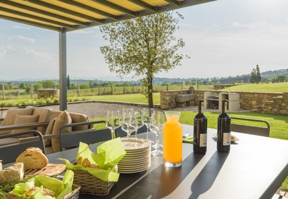 A detail of the outdoor sitting area – Ca Maggiore