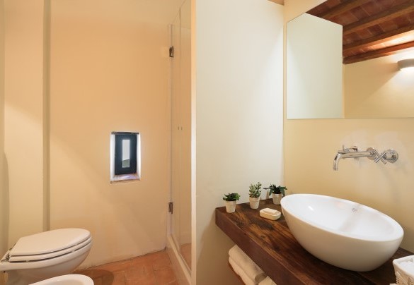 Bagno privato con doccia al primo piano dell’annesso – Ca Maggiore