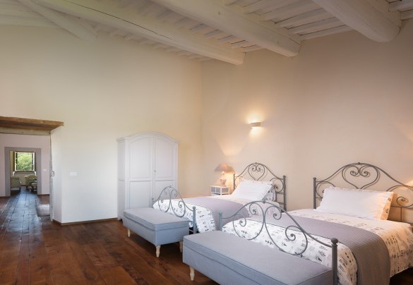 Twin bedroom with queen size beds on the first floor  – Ca Maggiore
