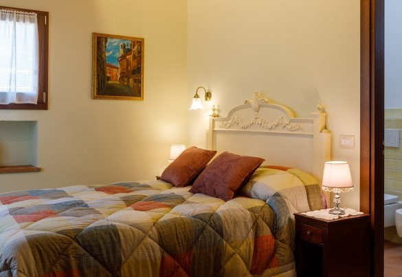 Double bedroom with bed 1,40 m wide on the first floor – Ca’ Pellicciano