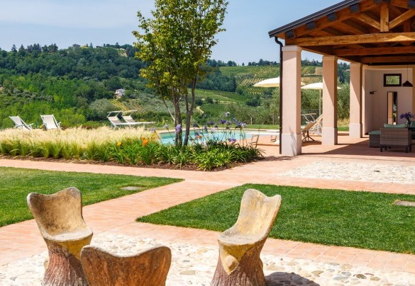 The swimming pool is located in front of the house – Ca’ Pellicciano