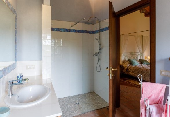En-suite bathroom on the first floor – Ca’ Pellicciano