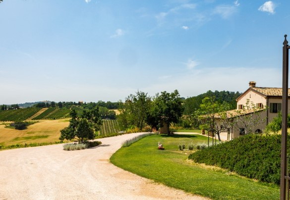 View of the villa from the entrance gate – Ca’ Pellicciano