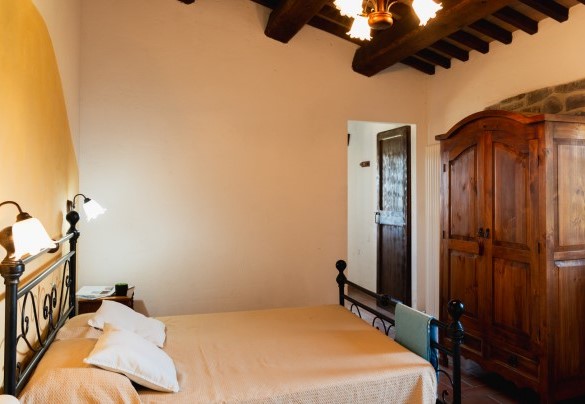 Triple room no. 3 with en suite bathroom, upper apartment - Ca Quattrocchi