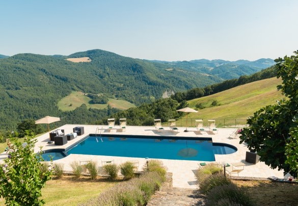 Total relaxation at the panoramic pool - Ca Quattrocchi