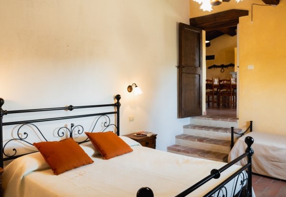 Triple room no. 4, double bed and 1 single, upper apartment - Ca Quattrocchi