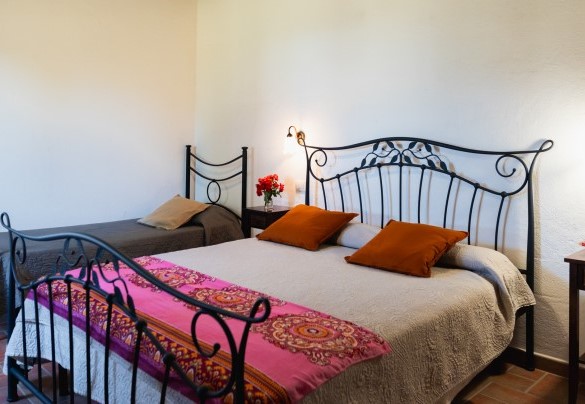 Triple room no. 2, double bed and 1 single, apartment below - Ca Quattrocchi