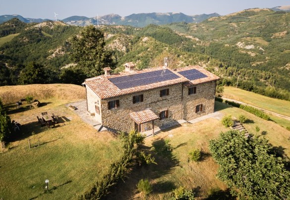 Large farmhouse from which to start pleasant walks in the woods, with a view that extends over the Apennines - Ca Quattroccchi