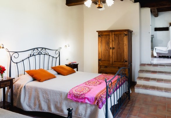 Triple room no. 2. with en suite bathroom with shower, apartment below - Ca Quattrocchi