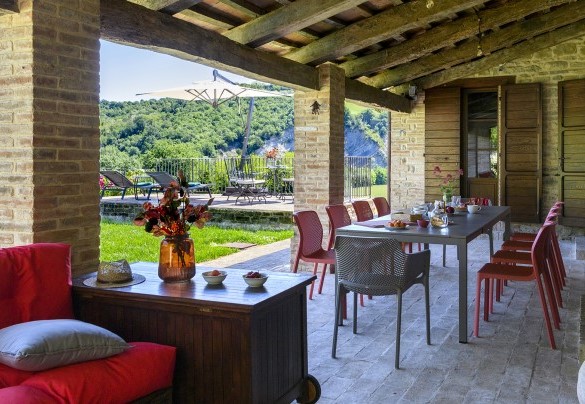 Furnished porch for outdoor dining and relaxation - Ca Seppe
