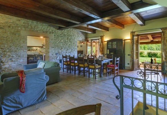 Open space with dining area, living room and kitchen access - Ca Seppe