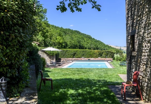 Swimming pool seen from the side garden of the villa - Ca Seppe