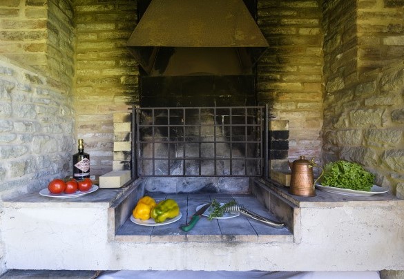 Built-in stone barbecue  - Ca Seppe