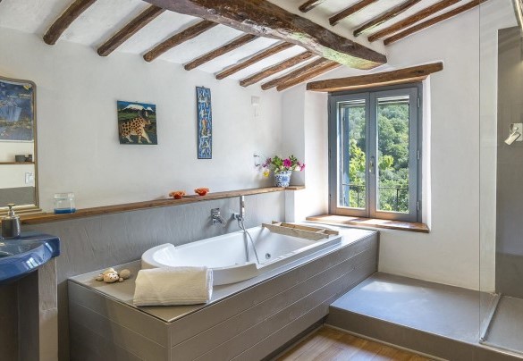 Bagno con vasca idromassaggio n.3 en-suite con camera n.3 –  Campodalto 