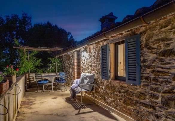 The first floor terrace at night - Campodalto