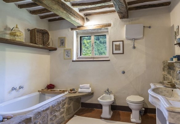 Bagno con vasca n.1, en-suite alla camera n. 1 - Campodalto 