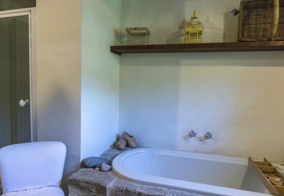 Bagno con vasca n.1, en-suite alla camera n. 1 - Campodalto 